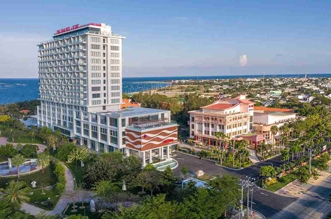 Long Thuận Hotel & Resort nhìn từ trên cao, mặt biển Mỹ Hải, Phan Rang
